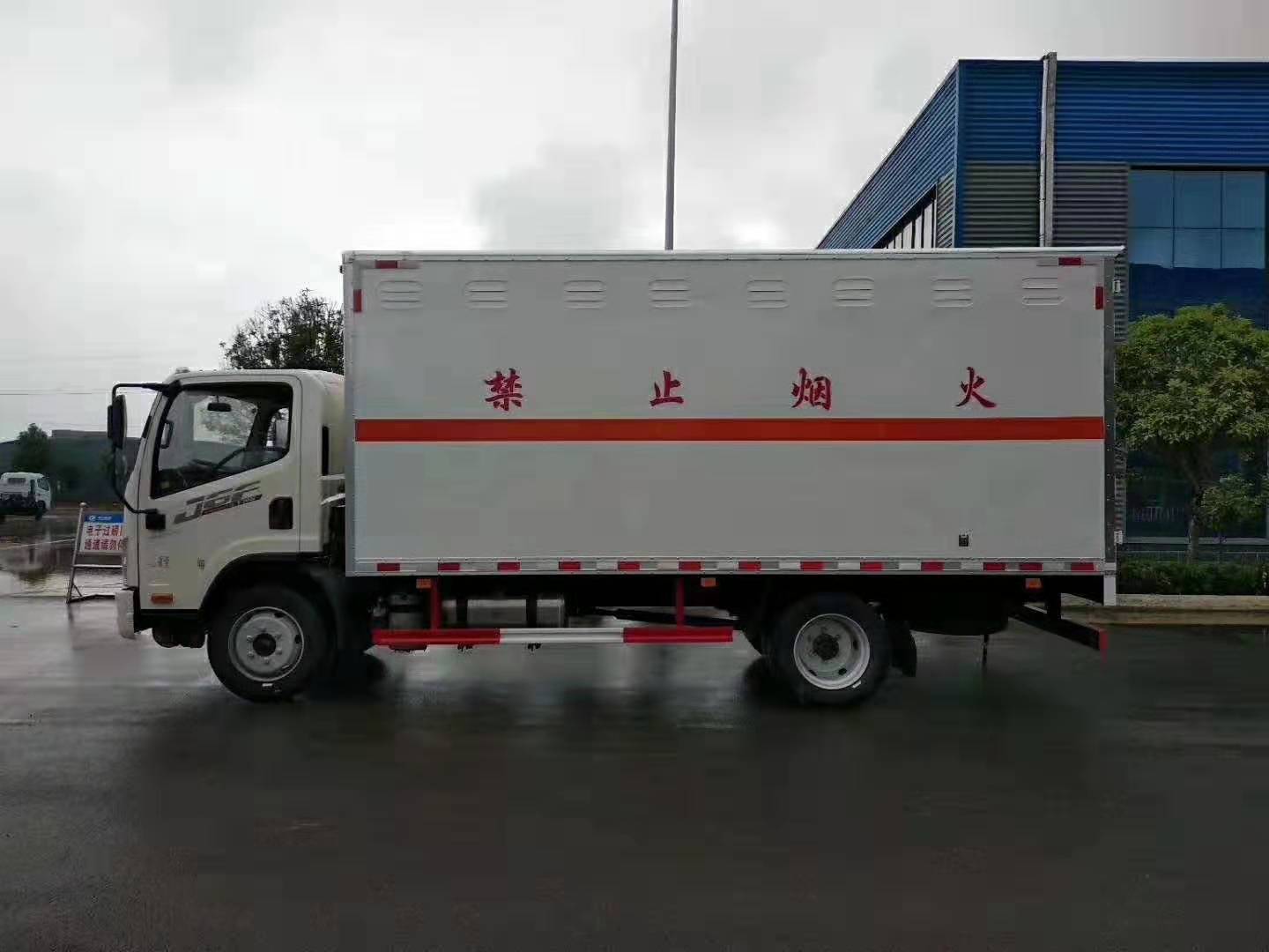 解放5.1米(額載7噸)氣瓶廂式運(yùn)輸車
