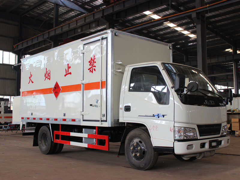 江鈴4.2米(2.6噸)氣體廂式車(chē)