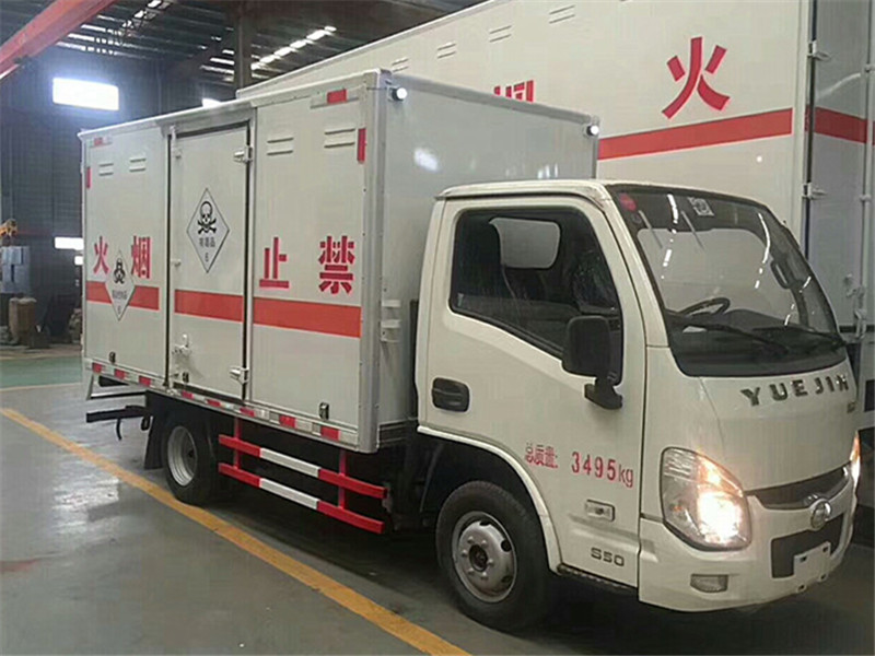 躍進(jìn)3.3米柴油(藍(lán)牌)毒性感染性廂式車(chē)