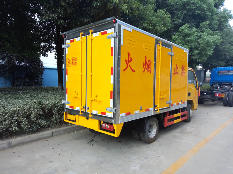 躍進(jìn)柴油3米3(藍(lán)牌)液體廂式車