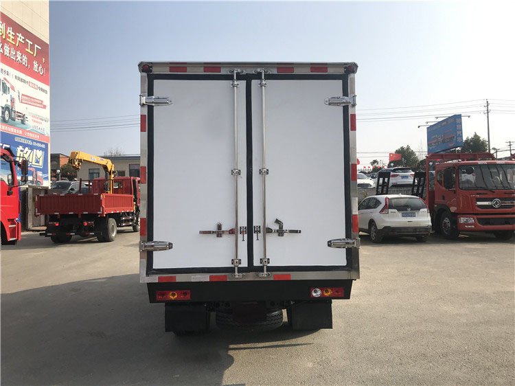 國六 福田祥菱M(3.7米冷藏車)