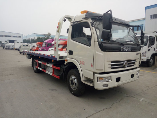 東風(fēng)多利卡國五一拖二清障車(帶吊機(jī))