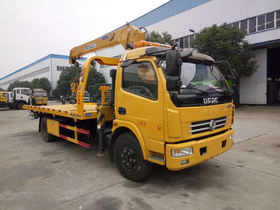 東風(fēng)多利卡國五一拖二清障車(帶吊機(jī))